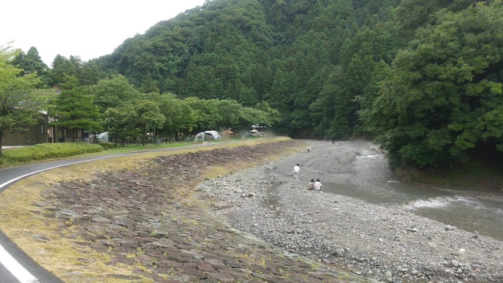 三重 いなべ キャンプ場 青川峡キャンピングパーク 青川 川遊び