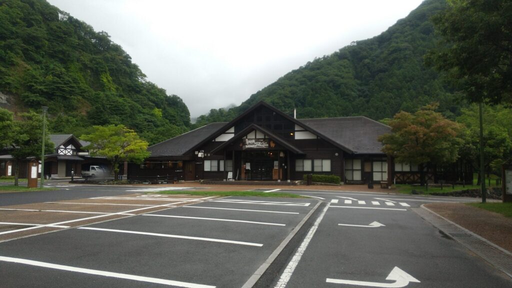 三重 いなべ キャンプ場 青川峡キャンピングパーク センターハウス