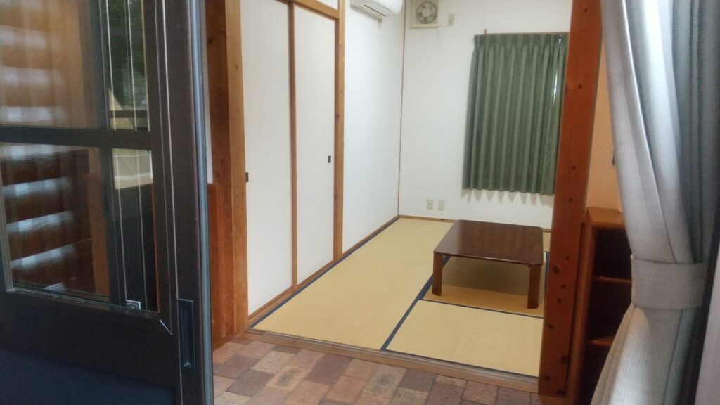三重 いなべ キャンプ場 青川峡キャンピングパーク バリアフリー コテージ 和室