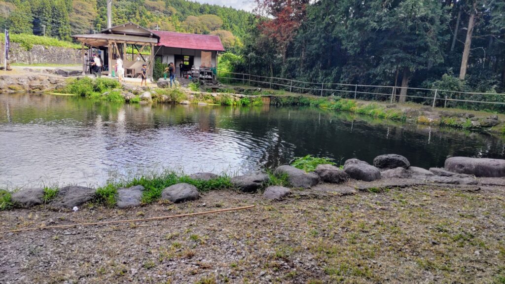 静岡 富士宮 精進川 釣り 釣り堀 マス 鱒 養鱒場 くぬぎ養鱒場 障害者 車椅子
