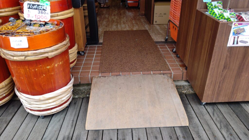 岐阜 飛騨 高山 朝市 陣屋朝市 宮川朝市 障害者 バリアフリー 車椅子