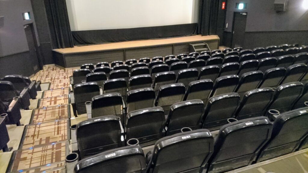 愛知 名古屋 中川コロナ シネマ 映画 アニメ 小林さんちのメイドラゴン さみしがりやの竜 障害者 バリアフリー 車椅子