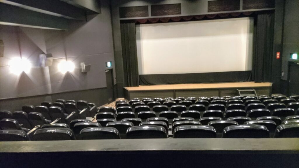 愛知 名古屋 中川コロナ シネマ 映画 アニメ 小林さんちのメイドラゴン さみしがりやの竜 障害者 バリアフリー 車椅子